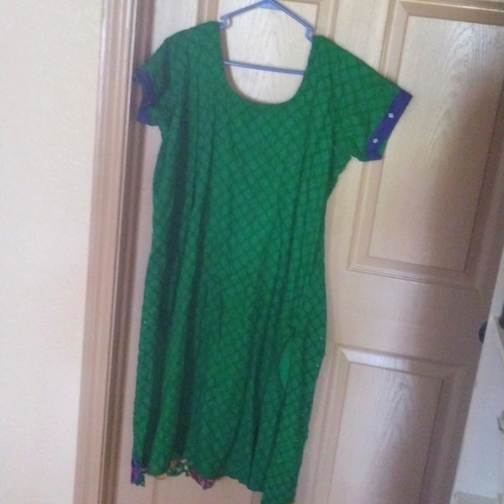 LADIES Handmade Dress - Picture 2 of 15